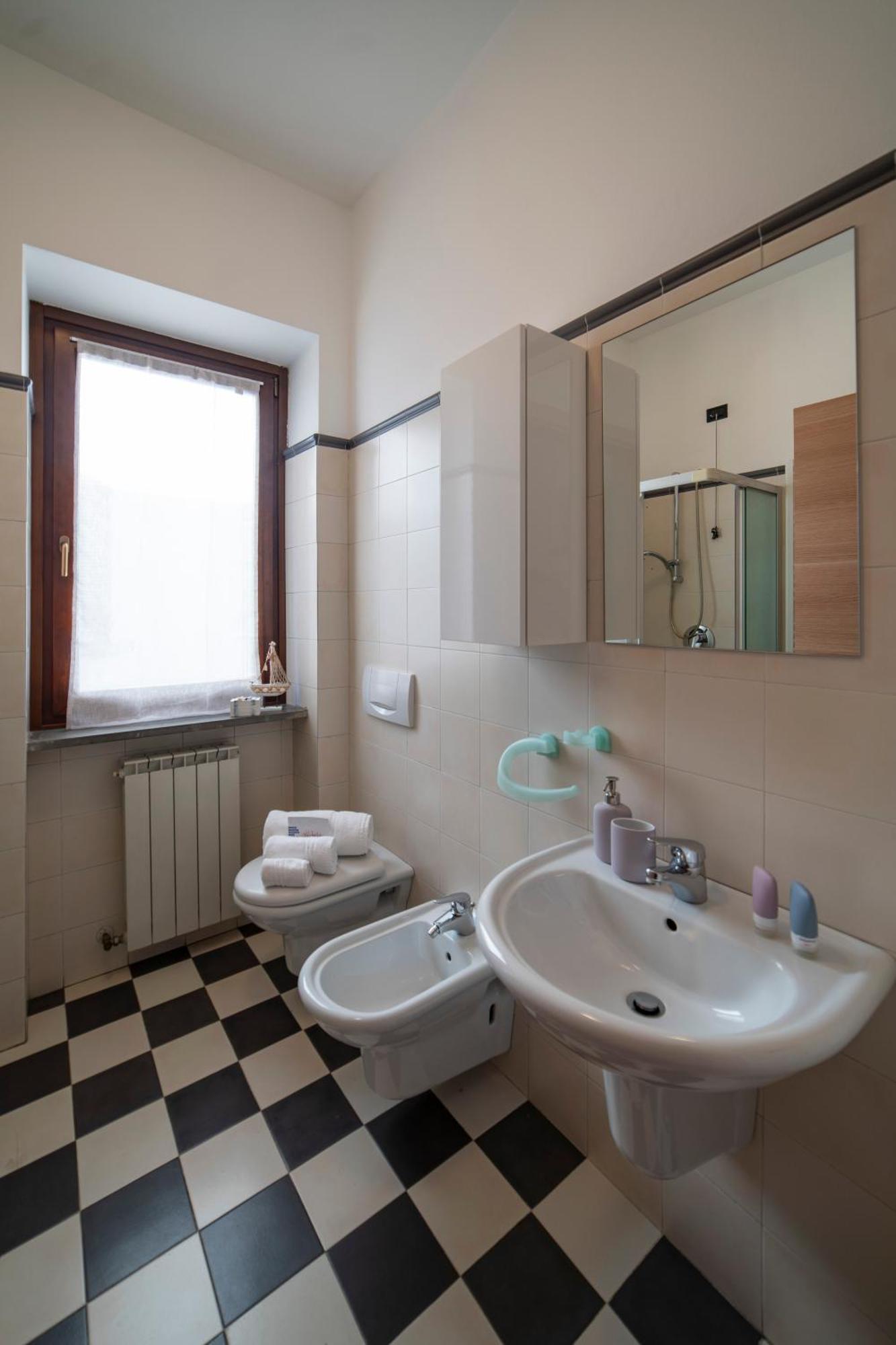 Appartamento La Casa Dei Carta-New & Chic Lovere Esterno foto